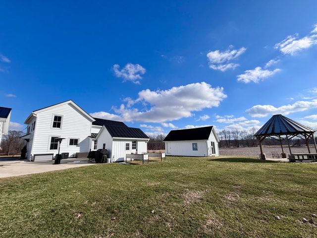 69640-B Carls Road, Sturgis, MI 49091