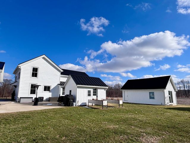 69640-B Carls Road, Sturgis, MI 49091