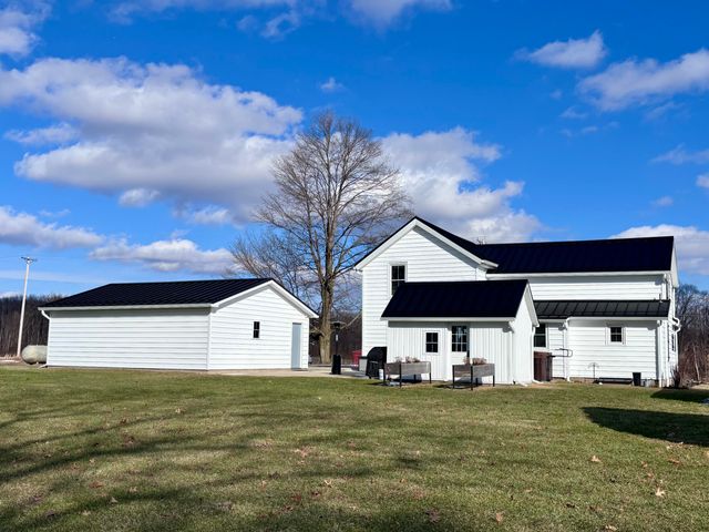 69640-B Carls Road, Sturgis, MI 49091