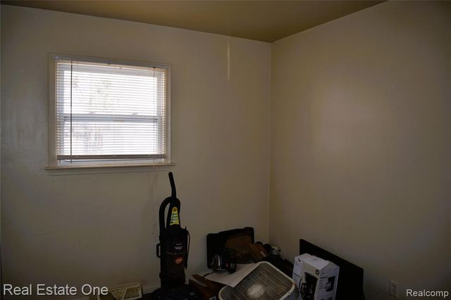 11327 Sherman Avenue, Warren, MI 48089