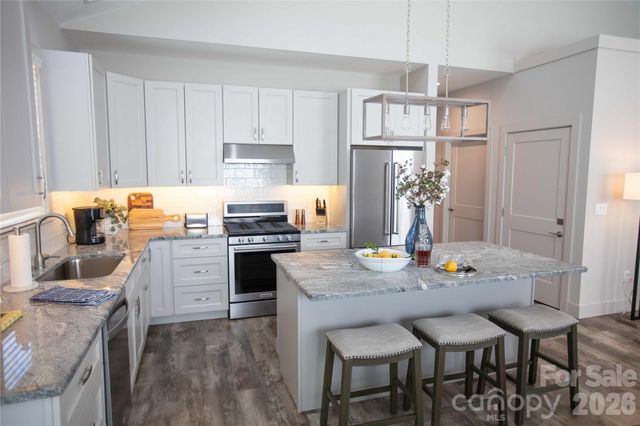 37 S Edgewood Road, Asheville, NC 28803