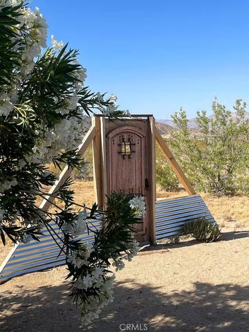 4319 Dusty Mile Road, Landers, CA 92285