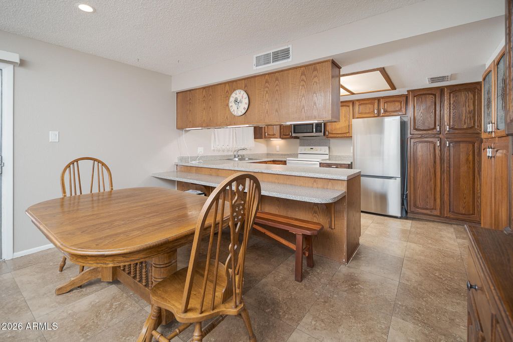 Image 11 of property listing at 6238 W ELM Street, Phoenix, AZ 85033