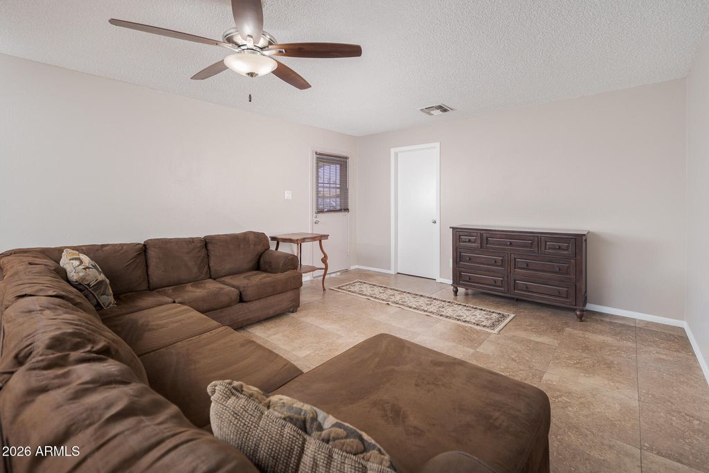 Image 12 of property listing at 6238 W ELM Street, Phoenix, AZ 85033