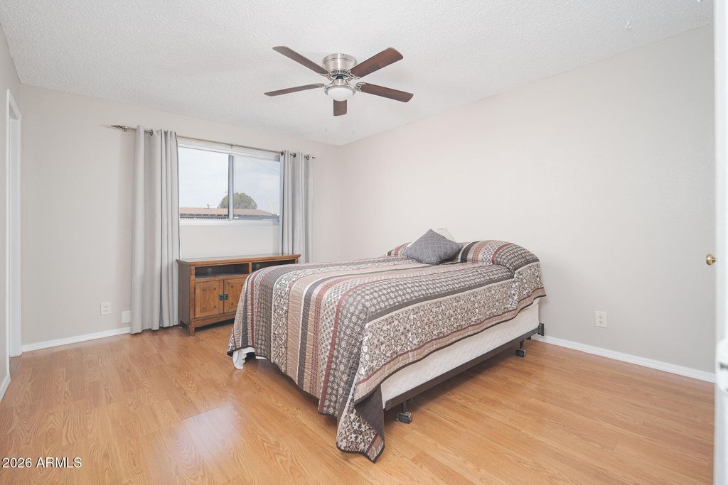 Image 14 of property listing at 6238 W ELM Street, Phoenix, AZ 85033