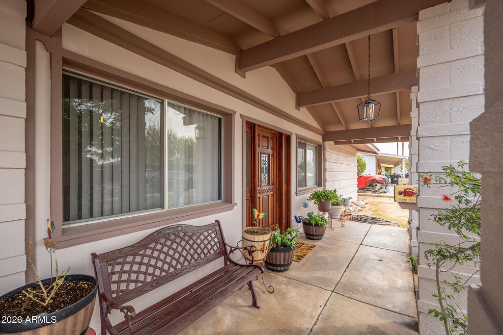 Image 5 of property listing at 6238 W ELM Street, Phoenix, AZ 85033