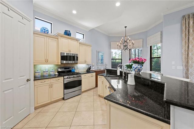 6223 BRUNELLO LN, Naples, FL 34113