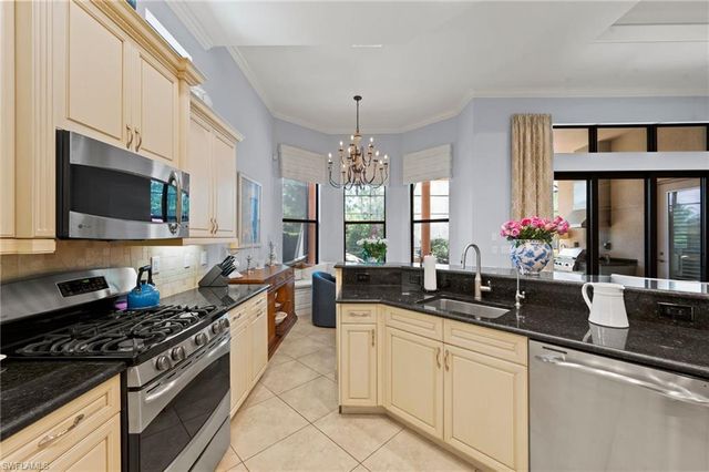 6223 BRUNELLO LN, Naples, FL 34113