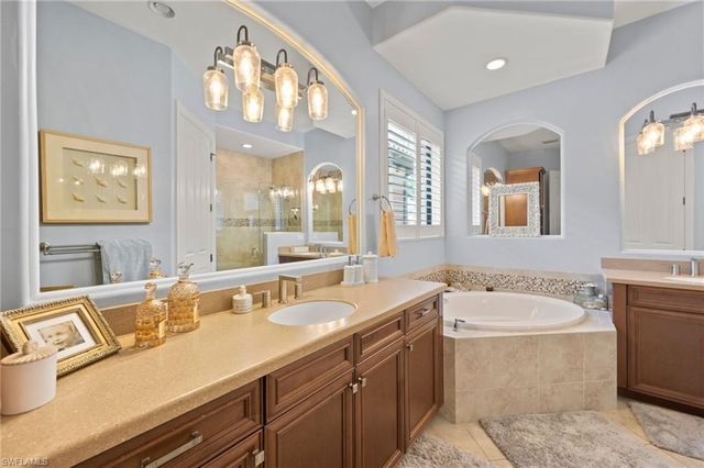 6223 BRUNELLO LN, Naples, FL 34113