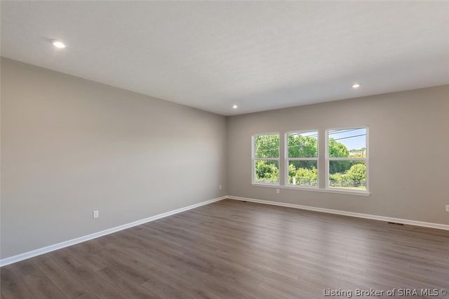 8222 Crescent Cove, Charlestown, IN 47111
