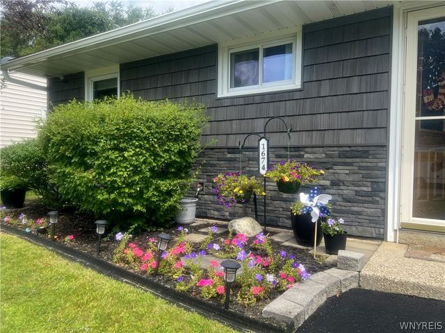 1674 Leah Drive, North Tonawanda, NY 14120