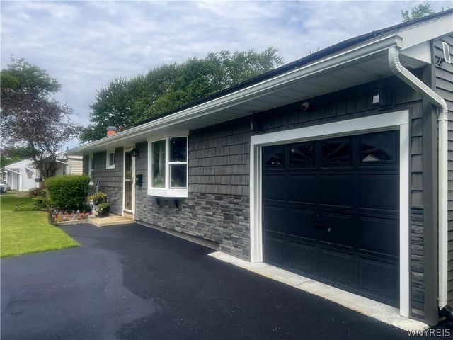 1674 Leah Drive, North Tonawanda, NY 14120
