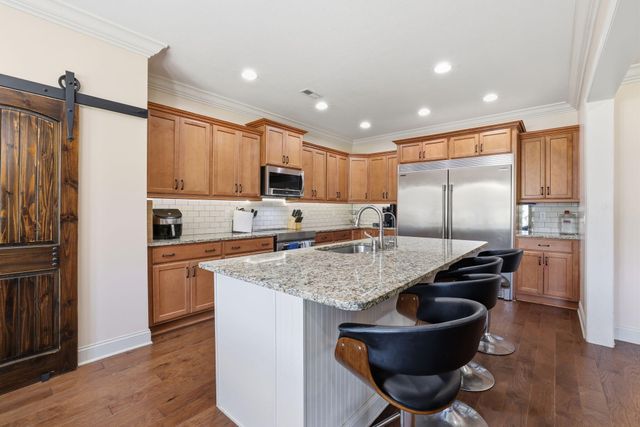 747 Deer Valley Drive, Hixson, TN 37343