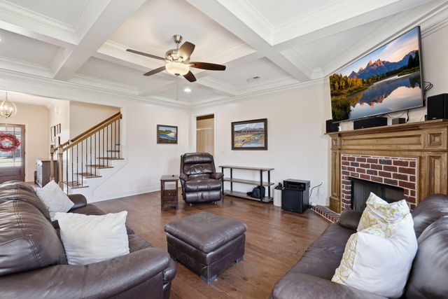 747 Deer Valley Drive, Hixson, TN 37343