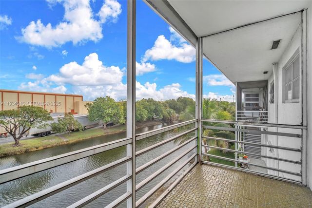 1280 NW 43rd Ave 302, Lauderhill, FL 33313