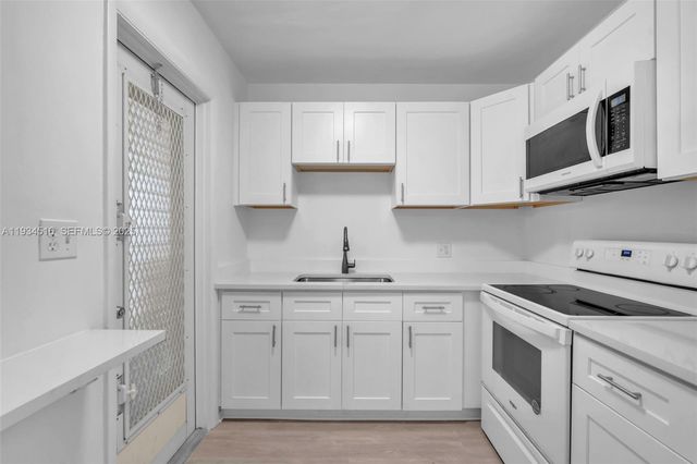 1280 NW 43rd Ave 302, Lauderhill, FL 33313