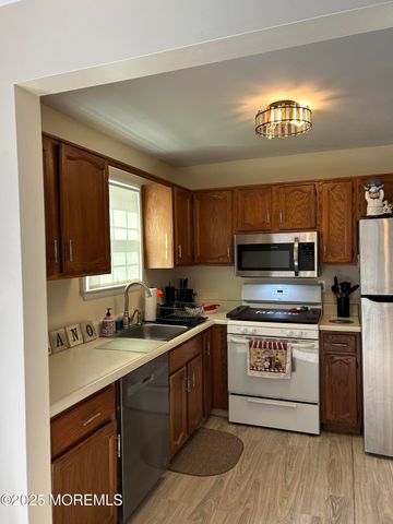 2042 Lamplighter Drive, Toms River, NJ 08753