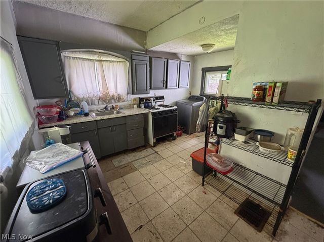 818 Riverview Street, East Liverpool, OH 43920