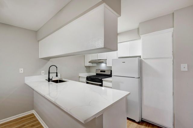 1529 Wirt Road 20, Houston, TX 77055