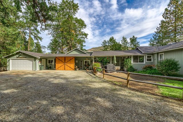 28 Galls Creek Road, Gold Hill, OR 97525