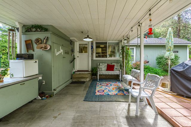 28 Galls Creek Road, Gold Hill, OR 97525