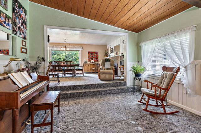28 Galls Creek Road, Gold Hill, OR 97525