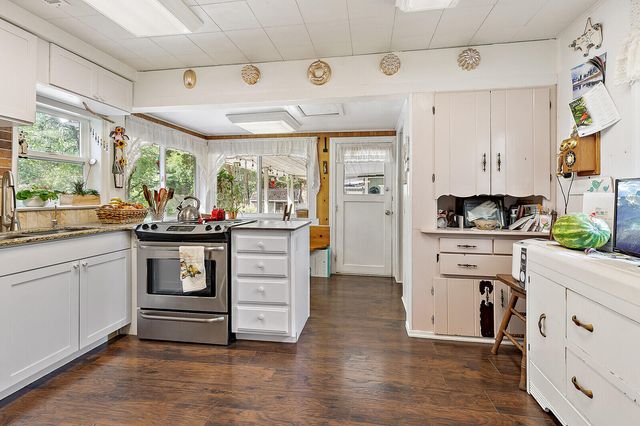 28 Galls Creek Road, Gold Hill, OR 97525
