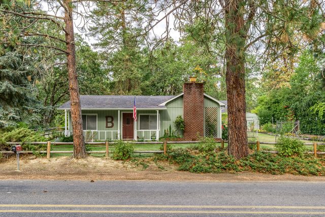 28 Galls Creek Road, Gold Hill, OR 97525
