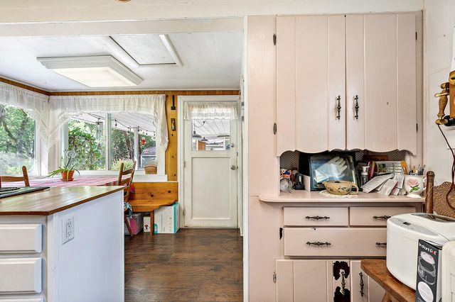 28 Galls Creek Road, Gold Hill, OR 97525