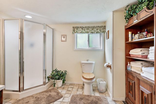 28 Galls Creek Road, Gold Hill, OR 97525