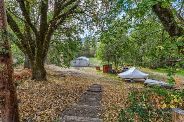 28 Galls Creek Road, Gold Hill, OR 97525