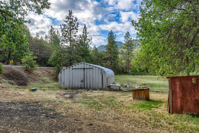 28 Galls Creek Road, Gold Hill, OR 97525