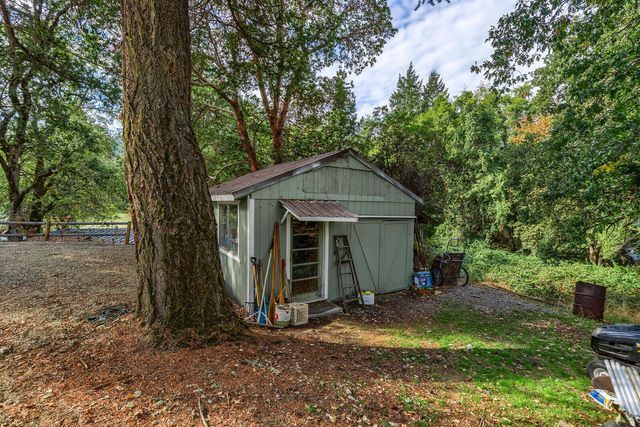 28 Galls Creek Road, Gold Hill, OR 97525