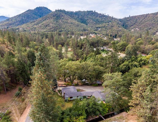 28 Galls Creek Road, Gold Hill, OR 97525