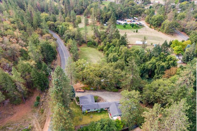 28 Galls Creek Road, Gold Hill, OR 97525