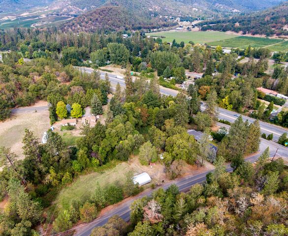 28 Galls Creek Road, Gold Hill, OR 97525