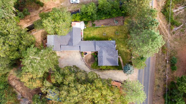 28 Galls Creek Road, Gold Hill, OR 97525