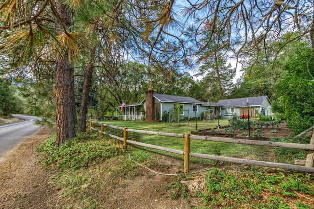 28 Galls Creek Road, Gold Hill, OR 97525