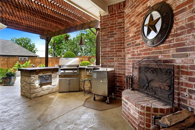 9009 Thornway Drive, North Richland Hills, TX 76182