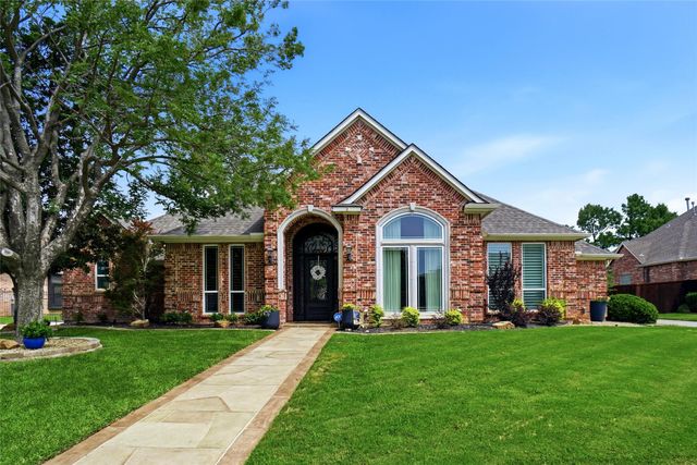 9009 Thornway Drive, North Richland Hills, TX 76182