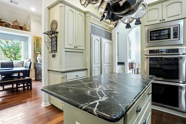 9009 Thornway Drive, North Richland Hills, TX 76182