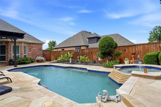 9009 Thornway Drive, North Richland Hills, TX 76182