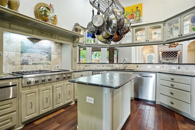 9009 Thornway Drive, North Richland Hills, TX 76182