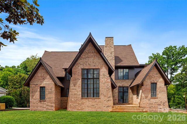 122 Lansdowne Road, Charlotte, NC 28270