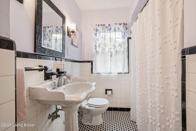 212 Sage Rd, Louisville, KY 40207