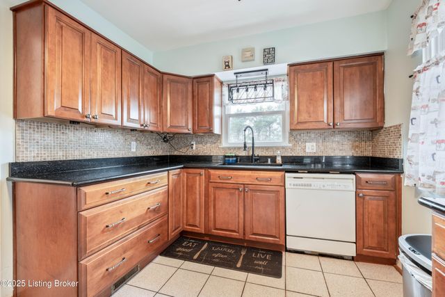 212 Sage Rd, Louisville, KY 40207