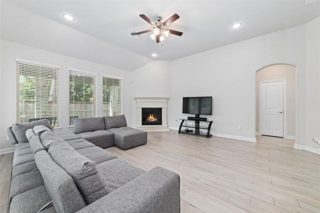3324 Hickory Leaf Trail, Conroe, TX 77301