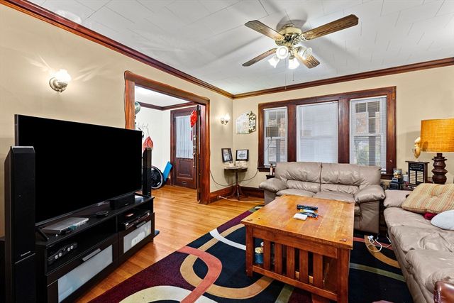 3 Seagrave Rd, Cambridge, MA 02140