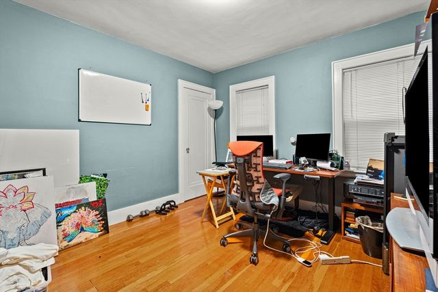 3 Seagrave Rd, Cambridge, MA 02140