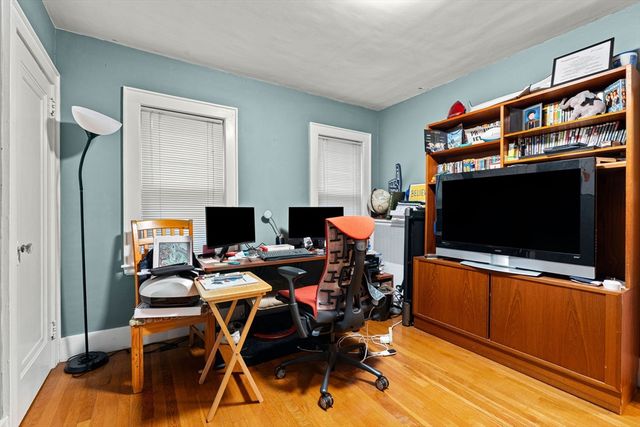 3 Seagrave Rd, Cambridge, MA 02140